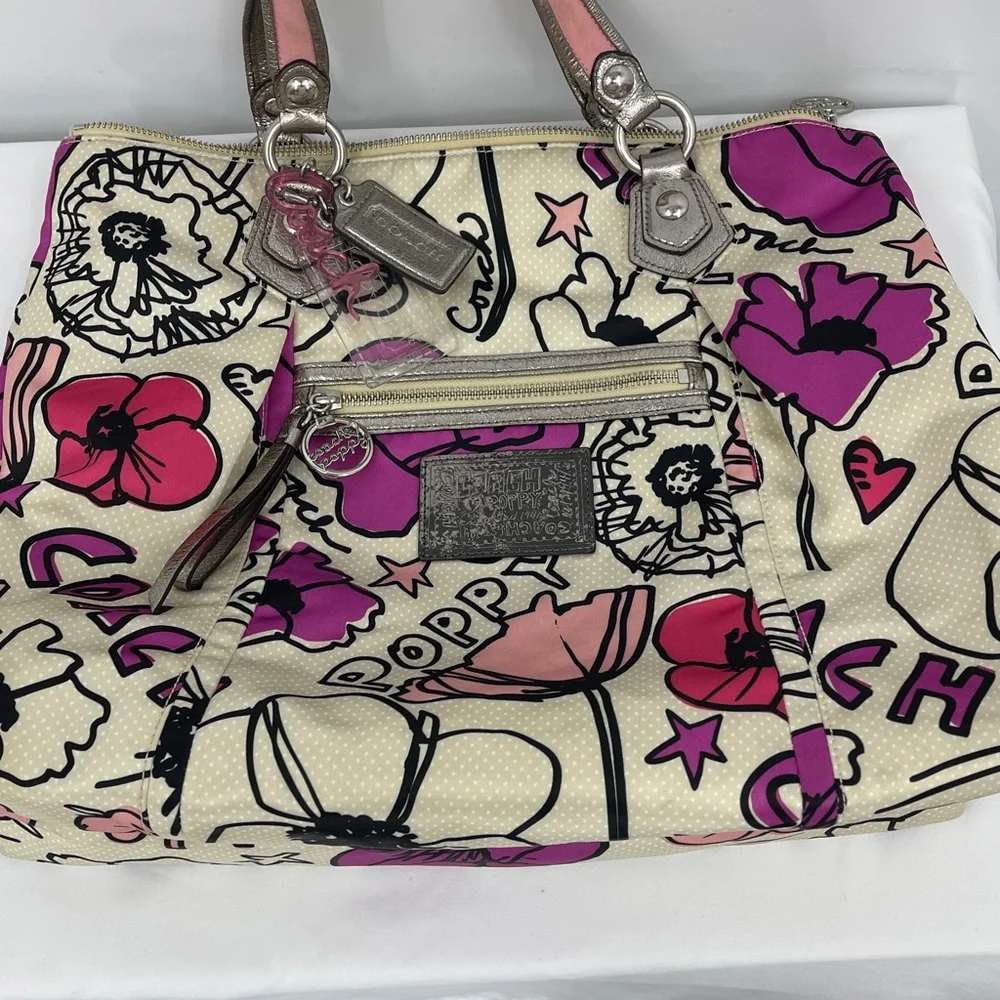 Coach POPPY  Pink OFF WHITE Shoulder Bag Detail HANDLES ARE A LITTLE STAINED